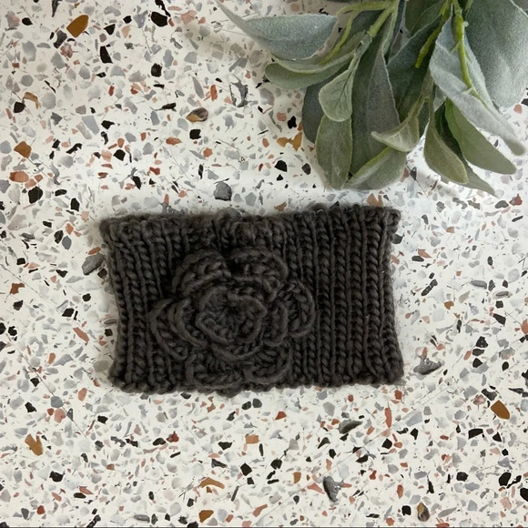 Handmade Knit Floral Headband Gray Winter Ear Warmer Academic Cozy Flower NEW - Picture 4 of 9